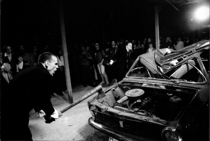 La Fura dels Baus. Accions 1984. Cotxe scene. Author: La fura dels baus. Photo: Josep Gol.